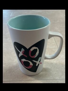 Starbucks 2015 Coffee Cup Mug Heart Tall XOXO 16 oz. Love Kisses Valentine’s